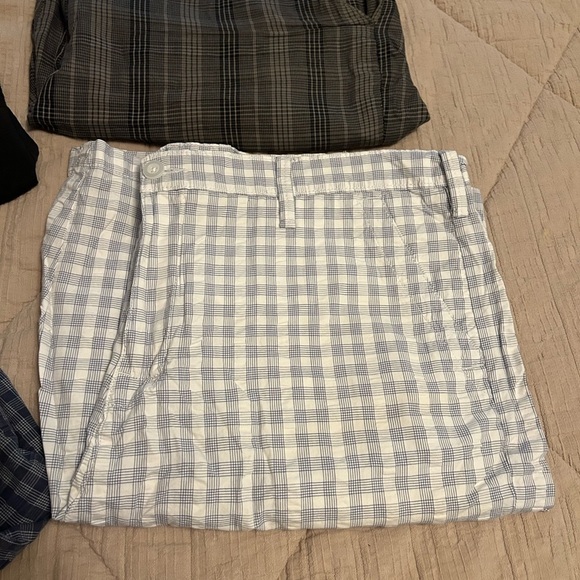 Men’s Shorts Size 42 (4 pair). Black pair are Chaps. The other three are Apt 9. - Picture 5 of 5
